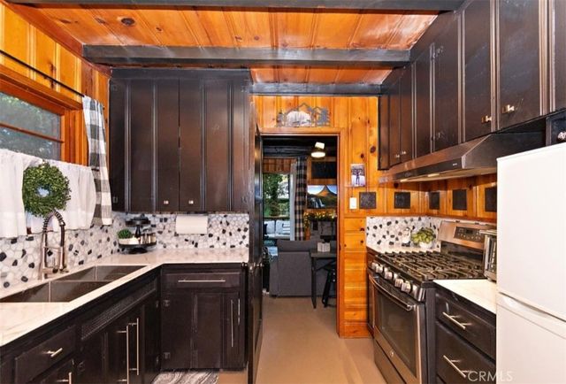 638 Rose Hill, Crestline, CA 92325