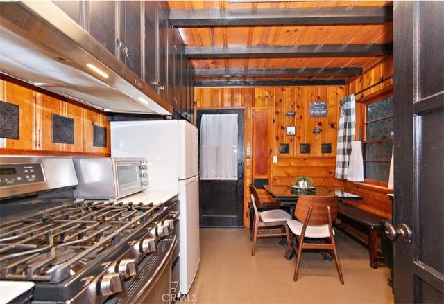 638 Rose Hill, Crestline, CA 92325