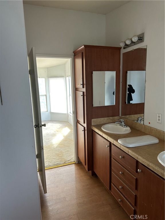 Image 19 of property listing at 43043 Ardia Road, Hemet, CA 92544