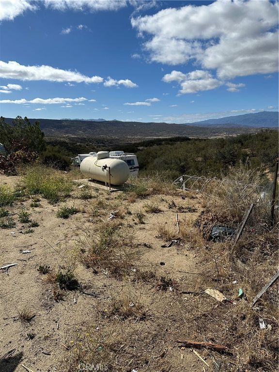 Image 5 of property listing at 43043 Ardia Road, Hemet, CA 92544