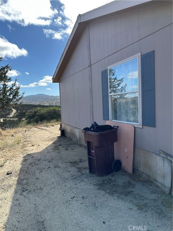 Image 8 of property listing at 43043 Ardia Road, Hemet, CA 92544