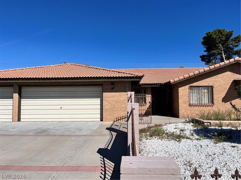 1988 Canterbury Drive, Las Vegas, NV 89119