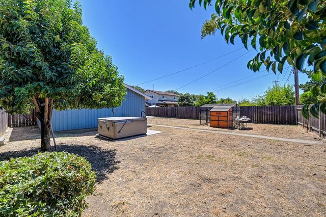 241 Mission St, Lodi, CA 95240