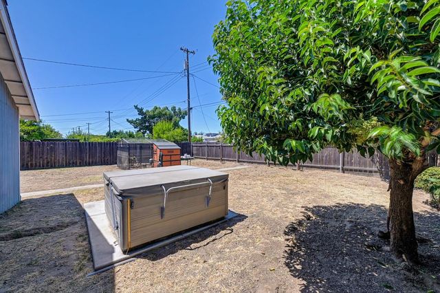241 Mission St, Lodi, CA 95240