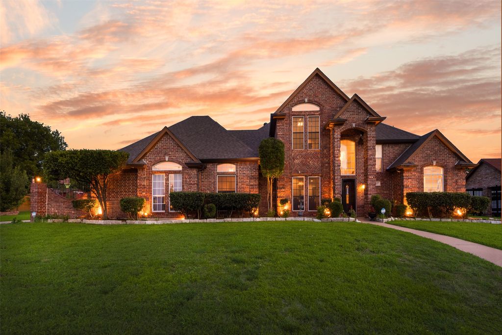 537 Estate Drive, Grand Prairie, TX 75052