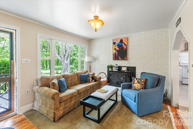 1323 Locust Grove Road, Hendersonville, NC 28792