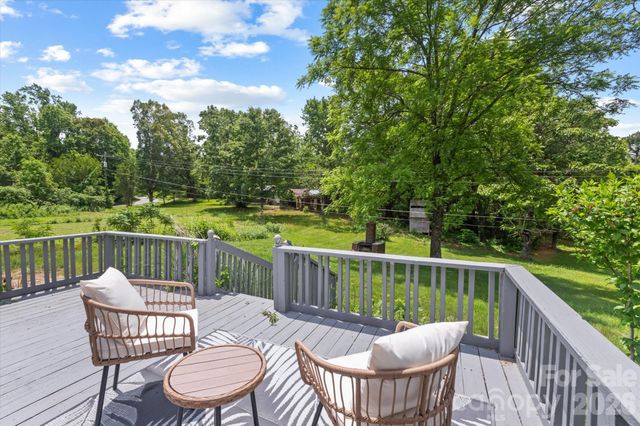 1323 Locust Grove Road, Hendersonville, NC 28792