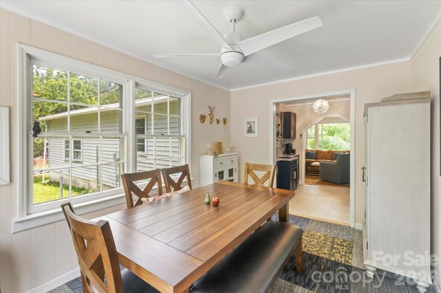 1323 Locust Grove Road, Hendersonville, NC 28792