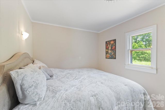 1323 Locust Grove Road, Hendersonville, NC 28792