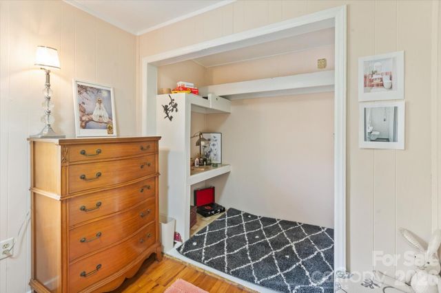1323 Locust Grove Road, Hendersonville, NC 28792