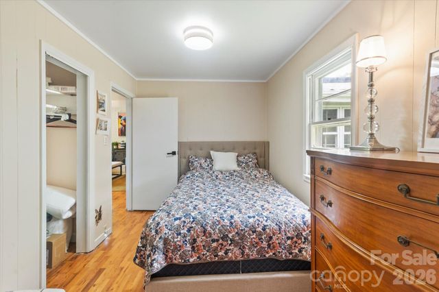 1323 Locust Grove Road, Hendersonville, NC 28792