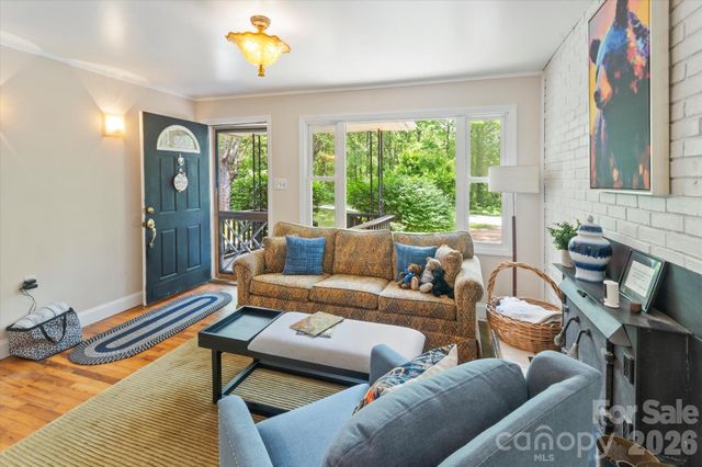 1323 Locust Grove Road, Hendersonville, NC 28792