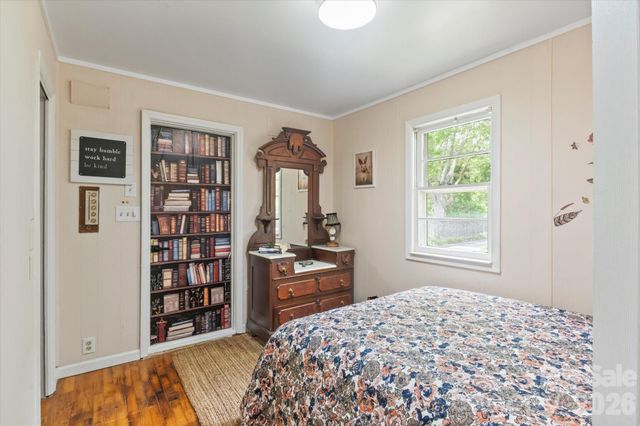 1323 Locust Grove Road, Hendersonville, NC 28792