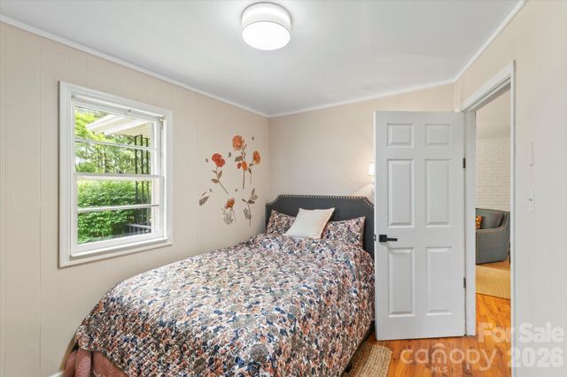 1323 Locust Grove Road, Hendersonville, NC 28792