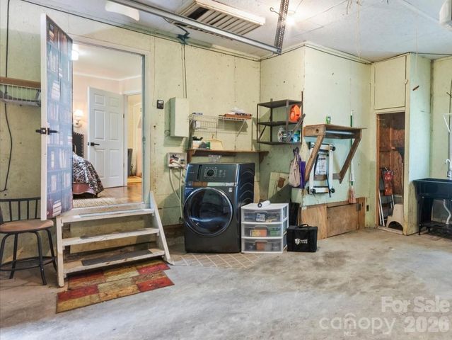 1323 Locust Grove Road, Hendersonville, NC 28792