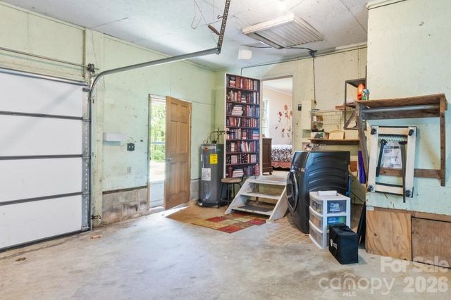 1323 Locust Grove Road, Hendersonville, NC 28792