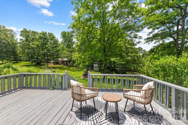 1323 Locust Grove Road, Hendersonville, NC 28792