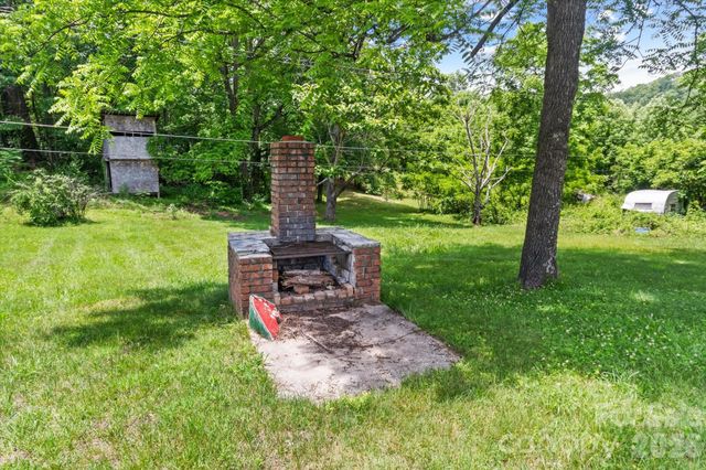 1323 Locust Grove Road, Hendersonville, NC 28792