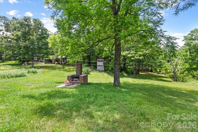 1323 Locust Grove Road, Hendersonville, NC 28792