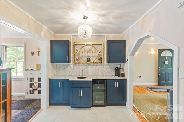 1323 Locust Grove Road, Hendersonville, NC 28792