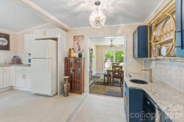 1323 Locust Grove Road, Hendersonville, NC 28792