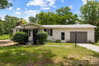 1323 Locust Grove Road, Hendersonville, NC 28792
