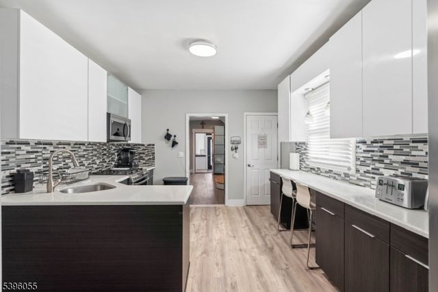 106 W Gibbons St, Linden City, NJ 07036