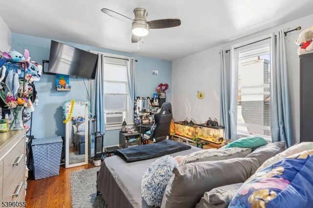 106 W Gibbons St, Linden City, NJ 07036