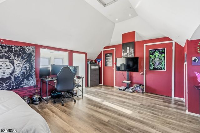 106 W Gibbons St, Linden City, NJ 07036