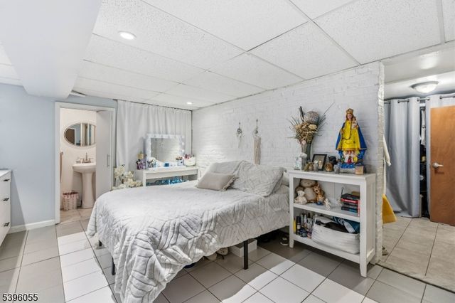 106 W Gibbons St, Linden City, NJ 07036