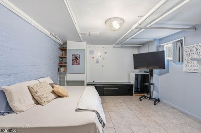 106 W Gibbons St, Linden City, NJ 07036