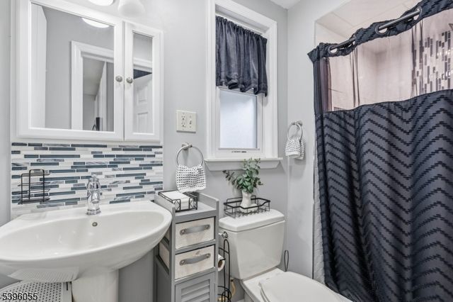 106 W Gibbons St, Linden City, NJ 07036