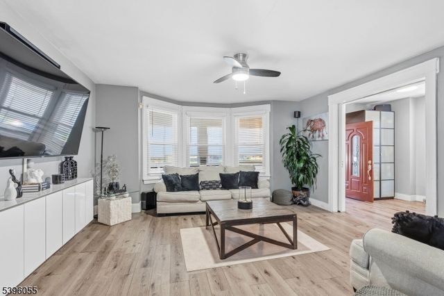 106 W Gibbons St, Linden City, NJ 07036