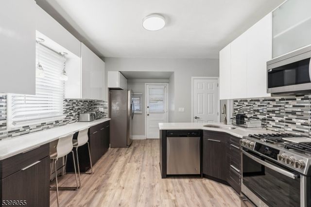 106 W Gibbons St, Linden City, NJ 07036