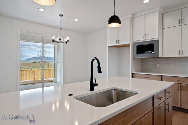 1511 Gunslinger Lane, Belgrade, MT 59714