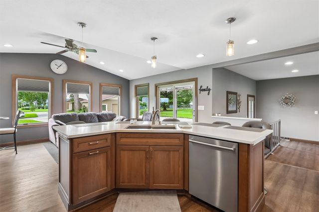 8270 Ashworth Road, West Des Moines, IA 50266