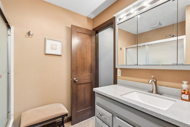8270 Ashworth Road, West Des Moines, IA 50266