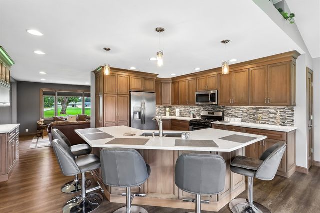 8270 Ashworth Road, West Des Moines, IA 50266