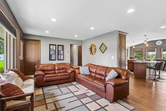 8270 Ashworth Road, West Des Moines, IA 50266