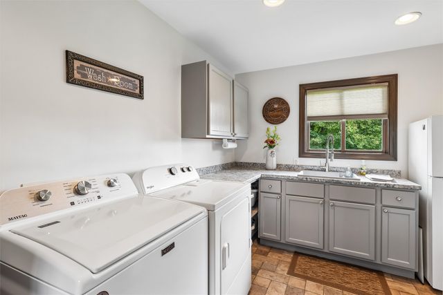 8270 Ashworth Road, West Des Moines, IA 50266
