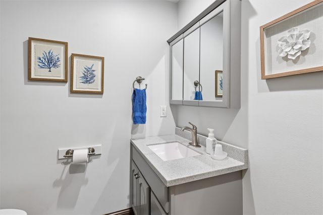 8270 Ashworth Road, West Des Moines, IA 50266