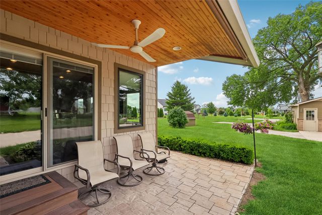 8270 Ashworth Road, West Des Moines, IA 50266