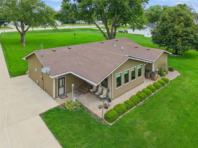 8270 Ashworth Road, West Des Moines, IA 50266