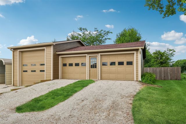 8270 Ashworth Road, West Des Moines, IA 50266