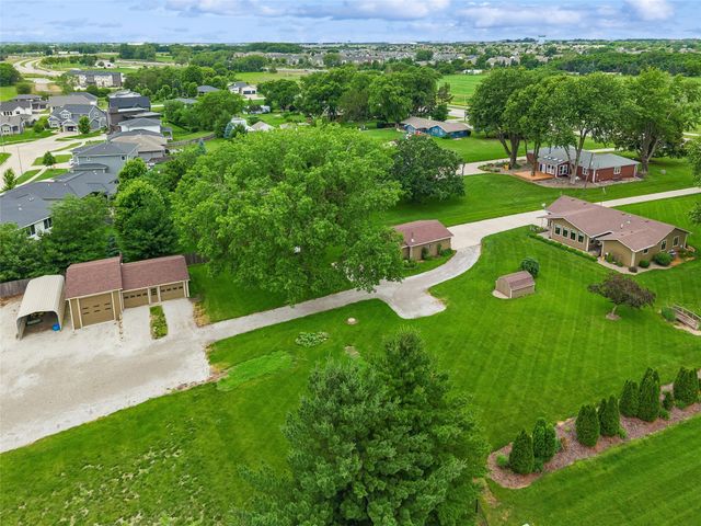 8270 Ashworth Road, West Des Moines, IA 50266