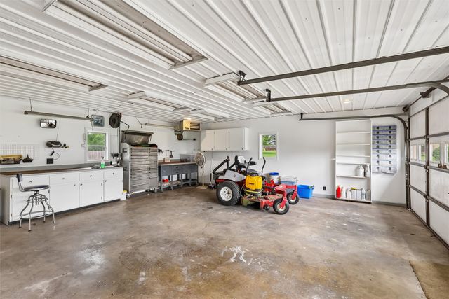 8270 Ashworth Road, West Des Moines, IA 50266