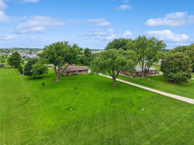 8270 Ashworth Road, West Des Moines, IA 50266