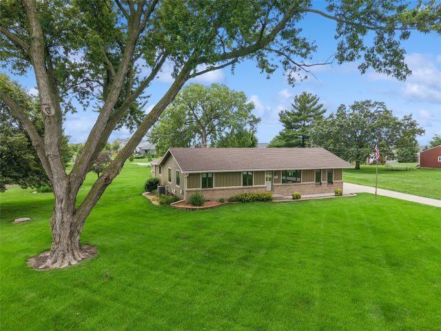 8270 Ashworth Road, West Des Moines, IA 50266