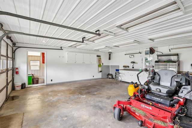 8270 Ashworth Road, West Des Moines, IA 50266