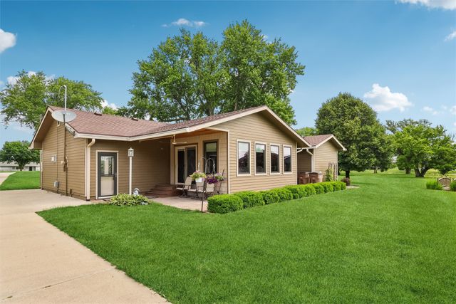 8270 Ashworth Road, West Des Moines, IA 50266